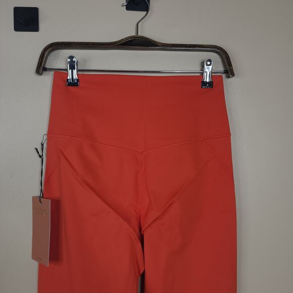 Girlfriend Collective Compressive High-Rise Legging in Tart Size M - Picture 5 of 8